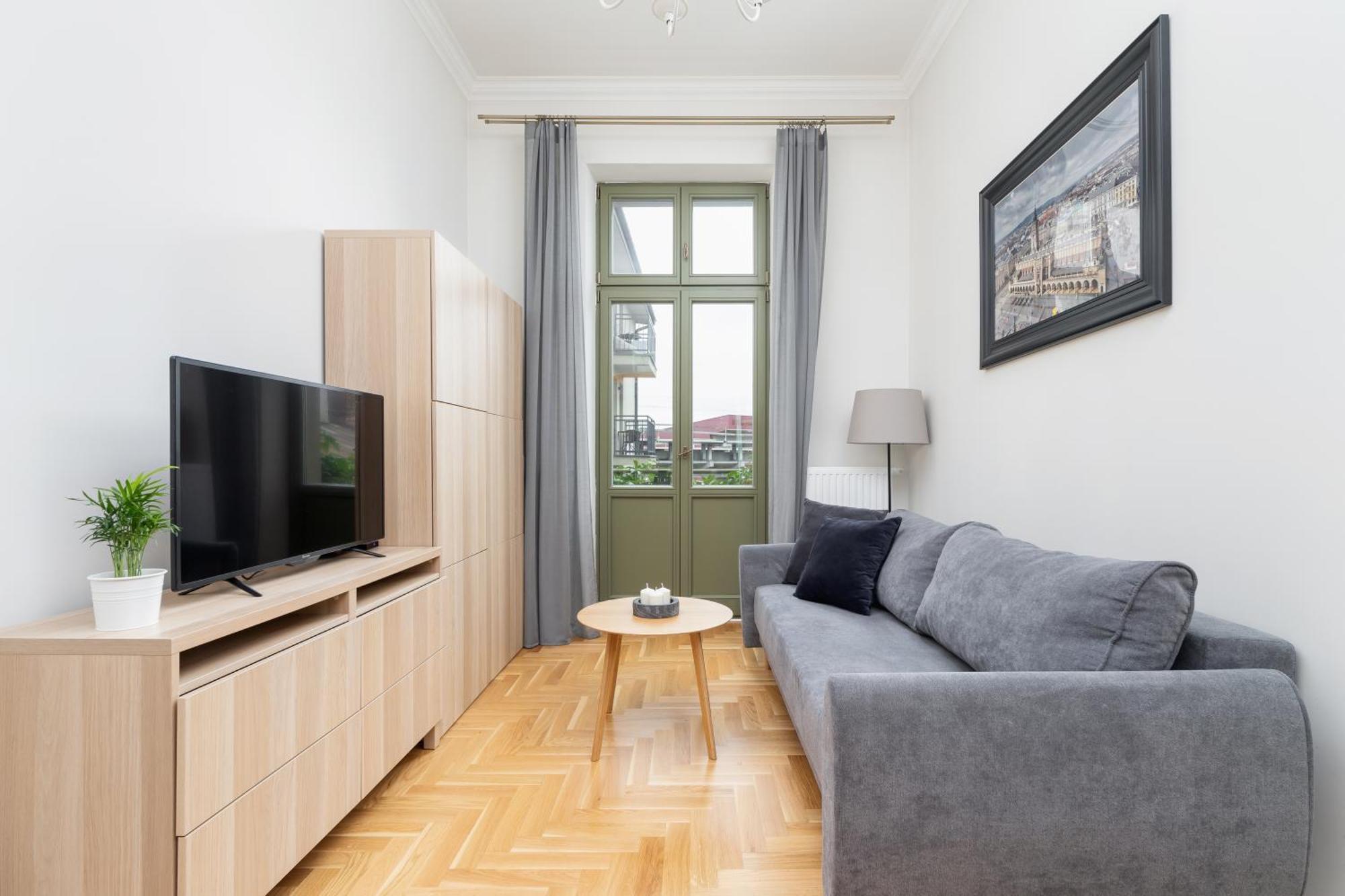 With Balcony - Dietla 109 Street *